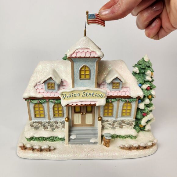 Precious Moments Hawthorne Village Christm Mugs and Hugs Precinct Police Station - Picture 2 of 13